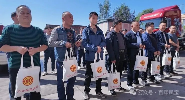 林州市总工会“双节”前送关爱到乐玩(中国)物流公司