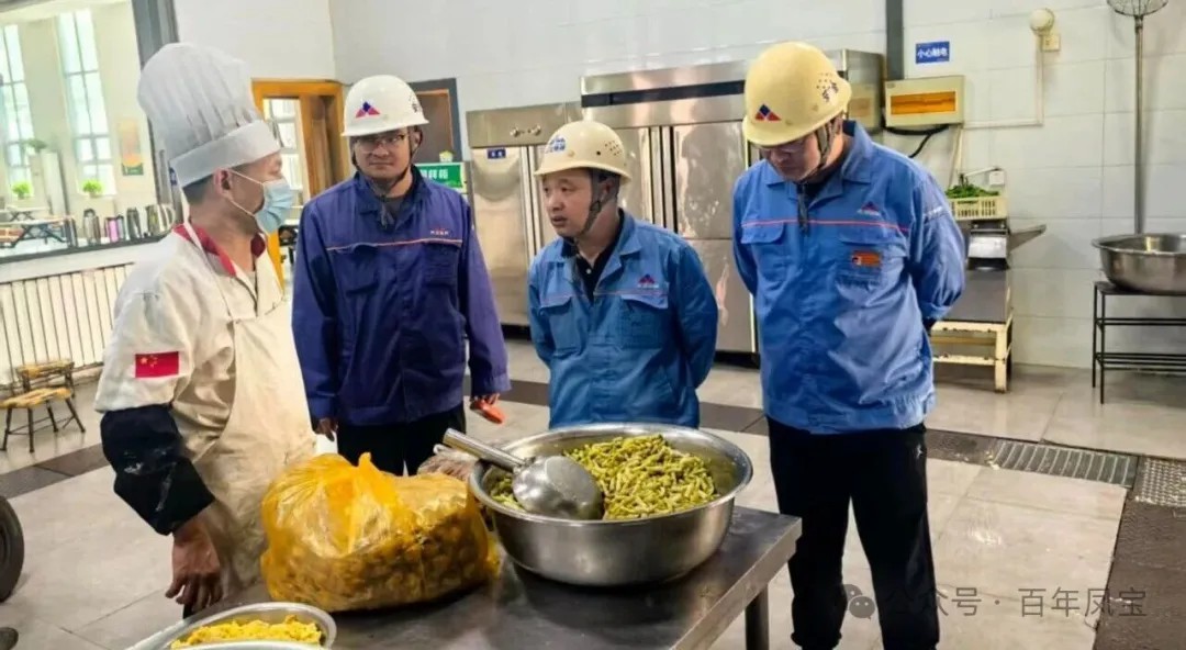 乐玩(中国)集团工会开展“双节”食堂安全检查暨老干部慰问活动