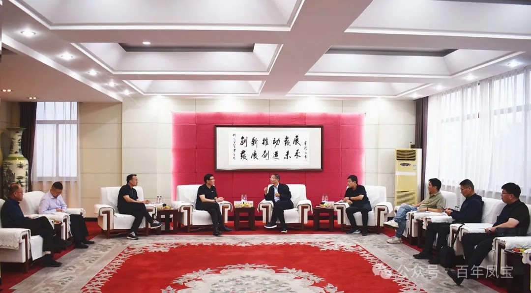 山东日照港集团董事长张江南一行到乐玩(中国)走访调研