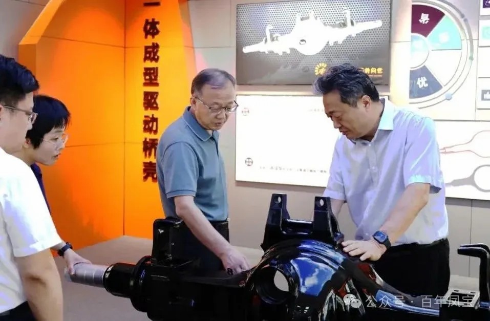 省发改委副主任万战伟到乐玩(中国)集团调研指导工作